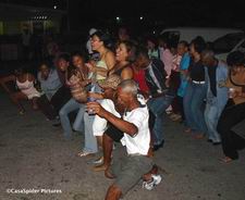 Zaterdag 30.12.2006: Buurtfeest bij Botika Vredenberg. Klik voor groter.