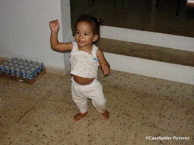 18.07.2007: Op woensdag 18 juli 2007 om ongeveer 19:58 voldeed Diana (1) aan Lucy's definitie van lopen. Klik voor groter. 18.07.2007: Op woensdag 18 juli 2007 om ongeveer 19:58 voldeed Diana (1) aan Lucy's definitie van lopen. Klik voor groter.