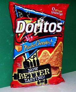 Doritos Nacho Cheesier met Jalapeo Cheese Dip... simply irresistable!