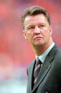 Louis van Gaal is het prototype mens die men best wel iets wil gunnen maar die dat vrijwel steeds onmogelijk maakt