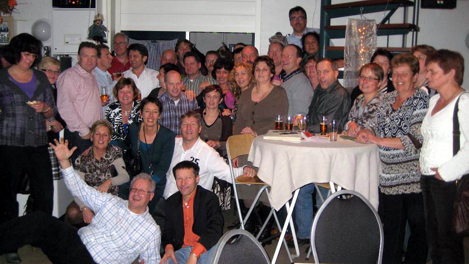 16.11.2008: Reunie Sint Janschool Valkenswaard in Speeltuin Geenhoven, de eerste klassenfoto ingezonden door Gerard van Nimwegen. Klik voor groter. 16.11.2008: Reunie Sint Janschool Valkenswaard in Speeltuin Geenhoven, de eerste klassenfoto ingezonden door Gerard van Nimwegen. Klik voor groter.