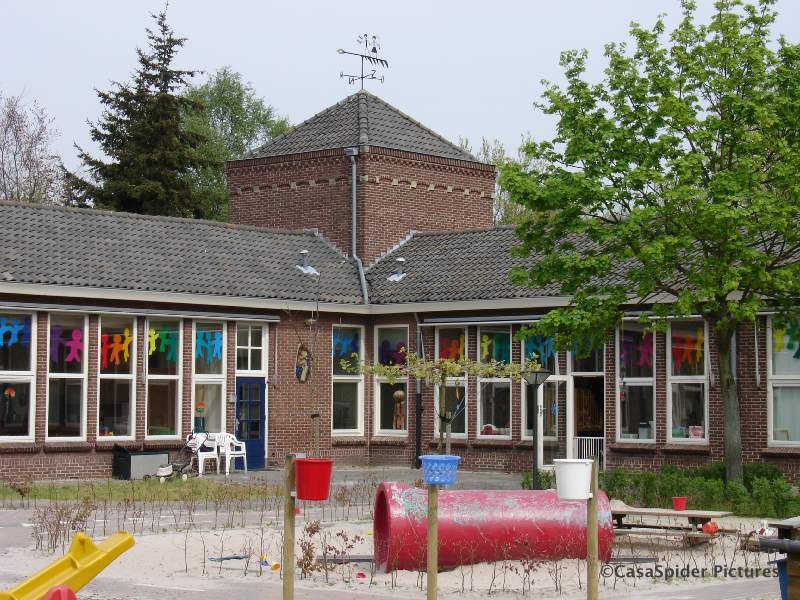 17.04.2007: De Spiders zijn twee weken op vakantie in Nederland en bezoeken de Sint Janschool te Valkenswaard. Klik voor groter.